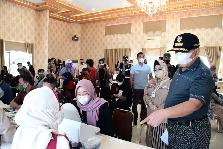 Gubernur Arinal Tinjau Pelaksanaan Vaksinasi Covid-19
