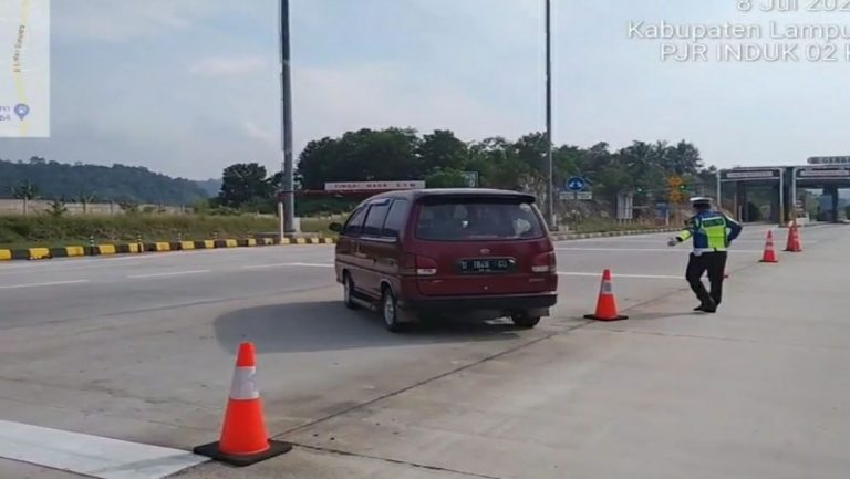 Lampung Putar Balik 258 Kendaraan yang akan Menyeberang ke Pulau Jawa