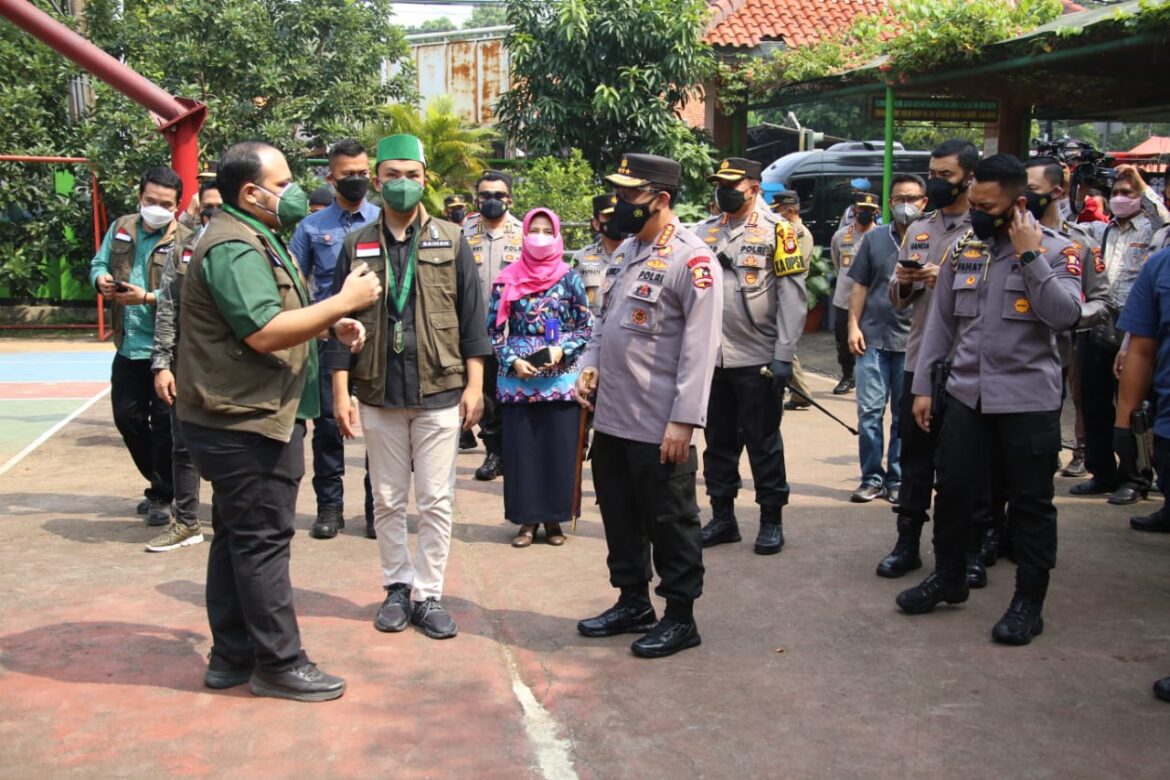 Kolaborasi Vaksinasi Bareng HMI dan SEMMI, Kapolri Optimis Herd Immunity Terbentuk di Agustus-September*