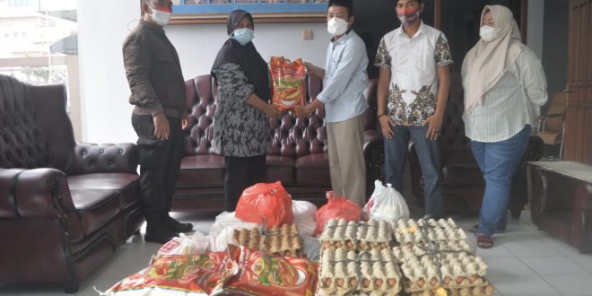 PWI Peduli Salurkan Bantuan Sembako Untuk Wartawan Terdampak Covid 19