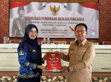 Ketua DPRD Lampung Mingrum Gumay SH,. MH menggelar sosialisasi PIP di SMA N 1 Kota Gajah.