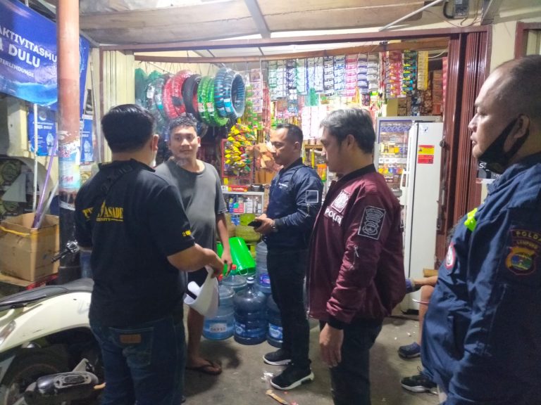 Kepolisian Sektor Kedaton Polresta Bandar Lampung melakukan razia penjualan minuman keras