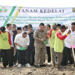 Bersama Mentan dan Mendag Tanam Kedelai di Kecamatan Bulok Tanggamus