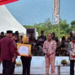 Gubernur Lampung Arinal Terima Penghargaan Dari Menteri Pertanian RI.Pada Penutupan Penas Tani Nelayan XVI