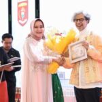 Ibu Riana Sari Arinal Gandeng Perancang Busana Nasional Didiet Maulana Meriahkan Lampung Craft pada Hari Kedua, Acara Fashion Show Berlangsung Meriah.