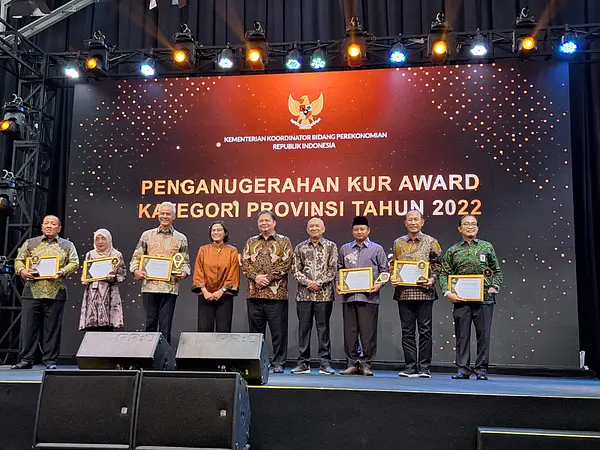 Gubernur Arinal Terima KUR Award 2023 dari Menko Perekonomian, Dinilai Sukses Mengimplemenrasikan KUR di Sektor Pertanian sebagai Strategi Menuju Lumbung Pangan Nasional.