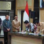 Pemprov, Kabupaten dan Kota se-Sumsel Serentak Tandatangani NPHD Dana Pilksda