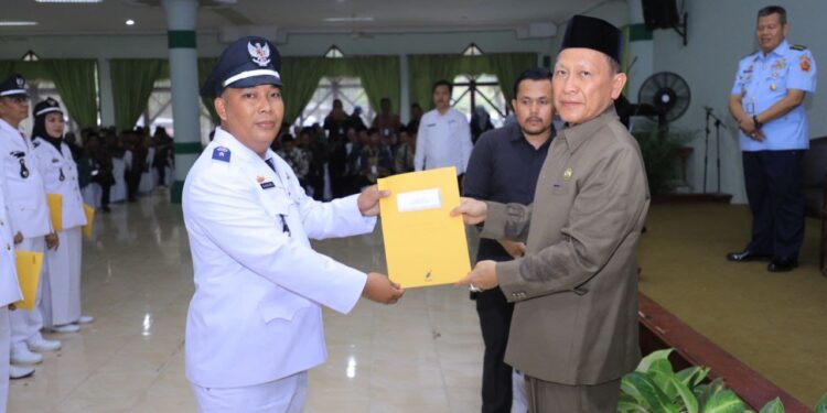 Pj Bupati Qudrotul Ikhwan Lantik 67 Kakam Terpilih Serta 2 Kakam PAW di Tulangbawang