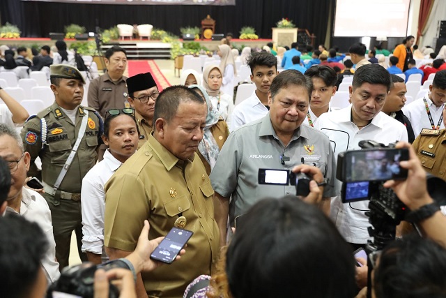 Beranda  Lampung  Bandar Lampung LampungBandar LampungKominfotikSerba SerbiLayanan PublikPemprov Lampung Airlangga Hartanto Didampingi Gubernur Arinal Buka Kongres Nasional HMI Ilmu Politik Indonesia VIII