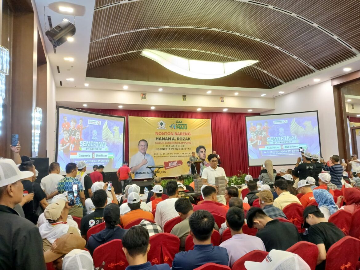 Warga Antusias Nobar Semi Final Piala U-23 Bersama Cagub Hanan A Rozak.