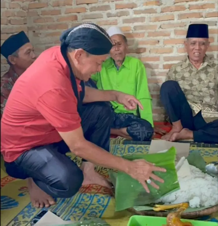 Sudah Jadi Bupati: Kang Blangkon Masih Aktif Kendurian