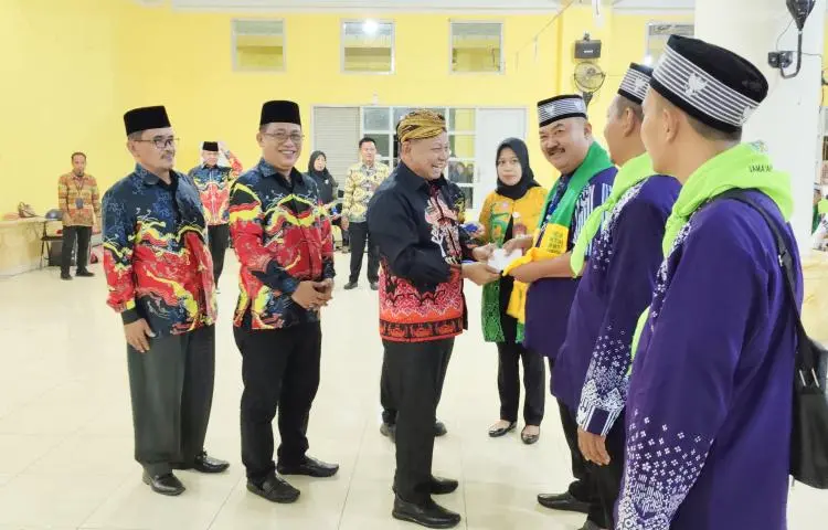 Bupati Dawam Lepas 392 Jamaah Calon Haji Lampung Timur