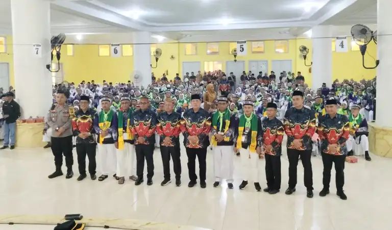 Bupati Dawam Lepas 393 Jamaah Calon Haji Lampung Timur  .