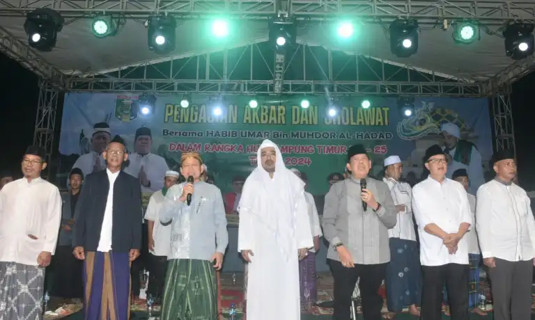 Pemkab Lamtim Gelar Pengajian Bersama Habib Umar Bin Muhdor Al-Haddad .