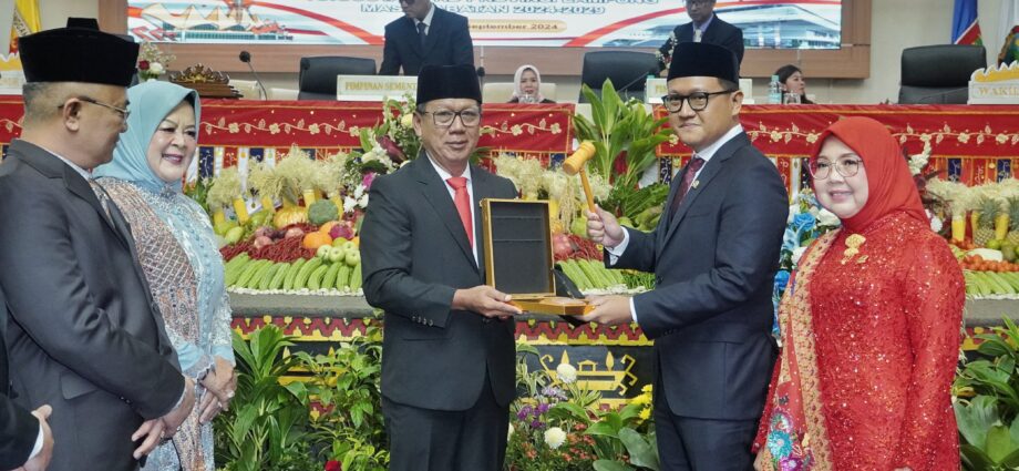 Penjabat Gubernur Lampung Samsudin menghadiri Rapat Paripurna Istimewa Dewan Perwakilan Rakyat Daerah (DPRD) Provinsi Lampung dalam rangka Pemberhentian Anggota DPRD Provinsi Lampung Masa Jabatan 2019 – 2024