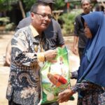 Pjs Bupati Lamtim Berikan Bantuan Warga Terdampak Puting Beliung