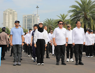 GUBERNUR LAMPUNG TERPILIH RAHMAT MIRZANI DJAUSAL DAN WAKIL GUBERNUR TERPILIH JIHAN NURLELA JALANI GLADI KOTOR PELANTIKAN DI HALAMAN MONAS JAKARTA PUSAT