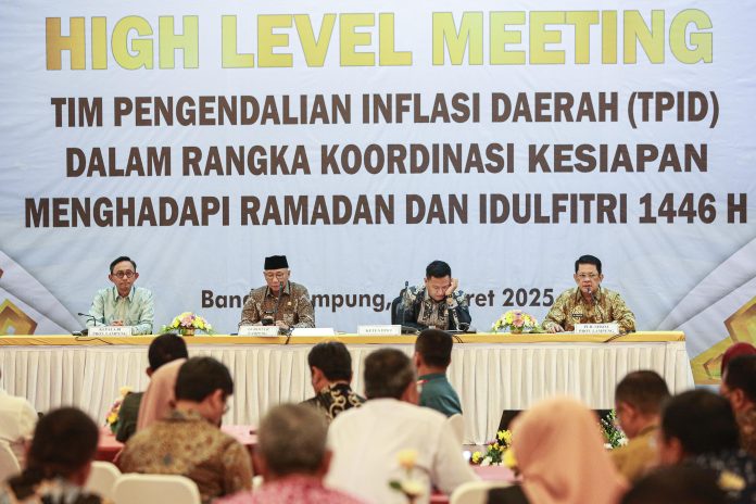 Gubernur Mirza Pimpin Rakor High Level Meeting TPID Bersama Kepala Perwakilan Bank Indonesia Provinsi Lampung Junanto Herdiawan dalam Rangka Menghadapi Bulan Ramadan dan Idul Fitri 1446 Hij