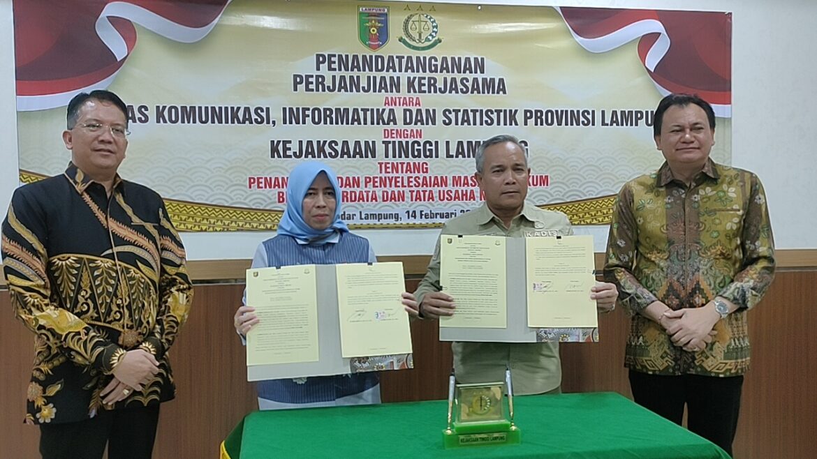 Diskominfotik Lampung dan Kejati Lampung Teken MoU Kerjasama Bidang Pembinaan Hukum