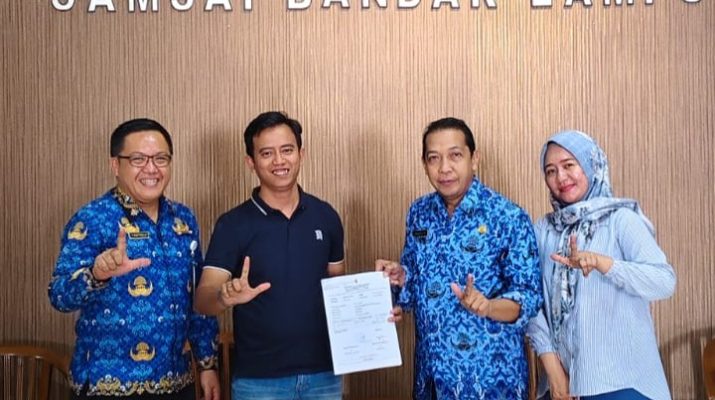 11 Kendaraan Alat Berat PT Naga Emas Lakukan Pembayaran Pajak Di UPTD Wilayah I Samsat Rajabasa