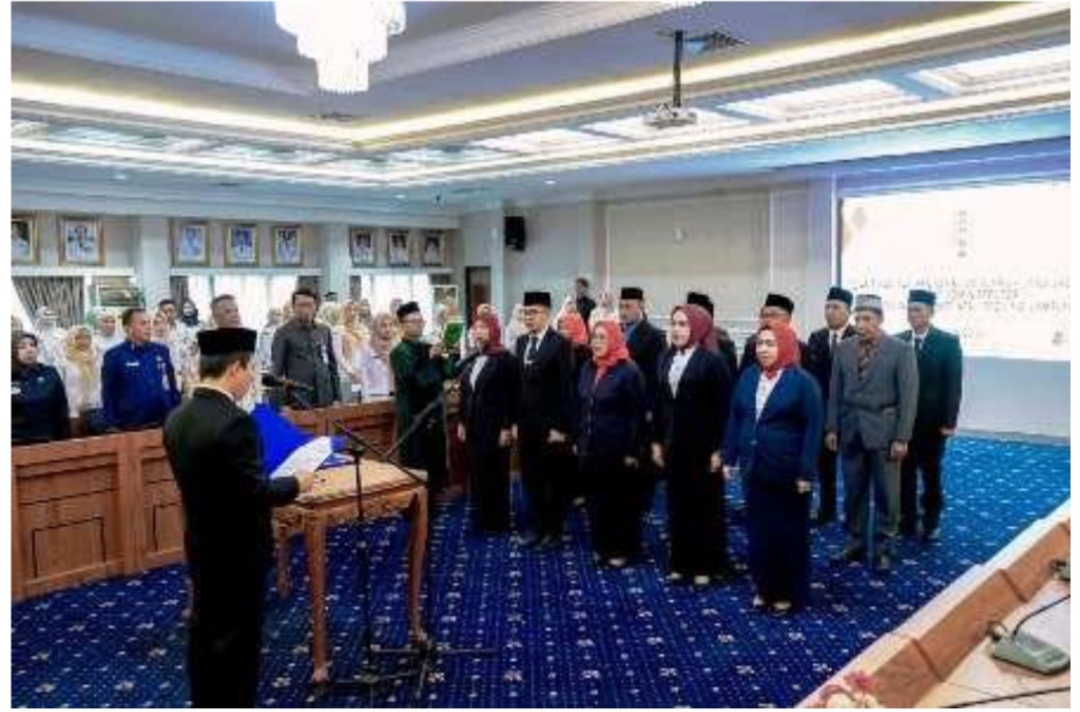 Sekdaprov Lampung Lantik 15 Pejabat  Administrator, Tegaskan Komitmen Perubahan  dan Pelayanan Publik –